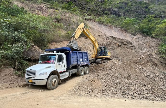 Avanzan los trabajos para recuperar vía Yopal-Labranzagrande hasta el Puente Almorzadereña