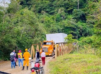 Comunidad denuncia bloqueo en ruta libertadores por carga extradimensionada