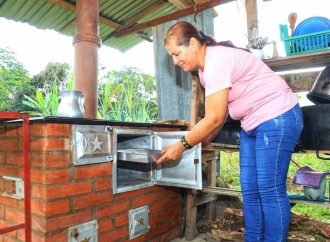 Con más de 2.000 estufas ecoeficientes, Cormacarena benefició a familias campesinas del Meta