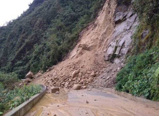 DE DERRUMBE EN DERRUMBE, Crónica de Gardeazábal