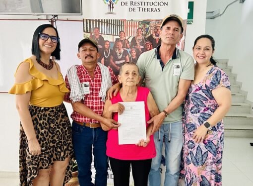 Mujer víctima paramilitares será compensada por la URT