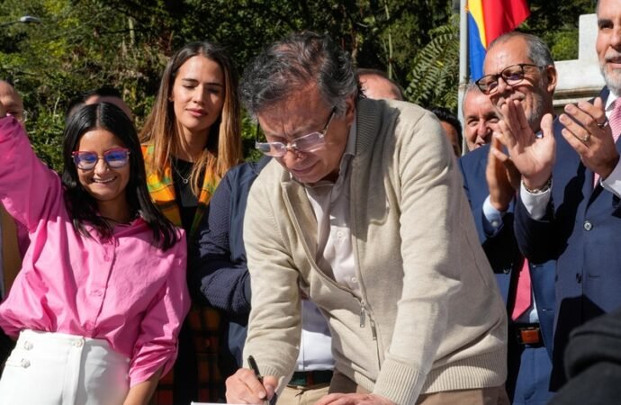 UN CHORRO DE BABAS, Crónica de Gardeazábal